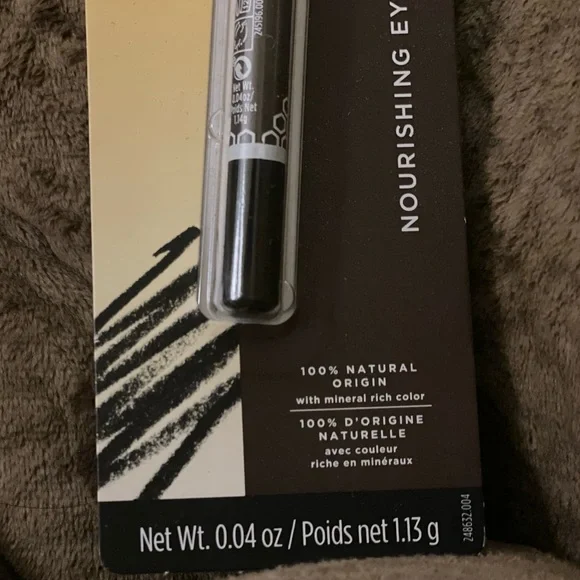 Nourishing Eyeliner Soft Black by Burt’s Bees - Picture 6 of 16